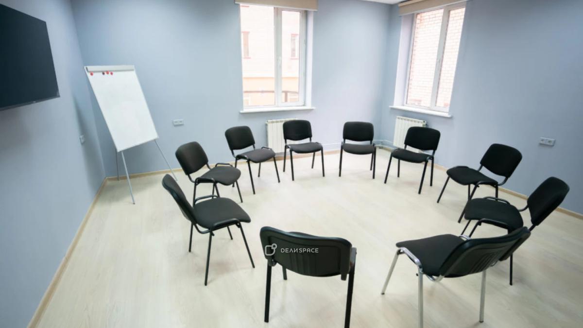 Зал Равновесие для тренингов, мастер-классов, семинаров на Чкаловской - Фото №1