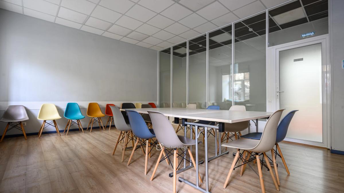 Стеклянный зал для переговоров и бизнес - тренингов на Маяковской - Фото №1