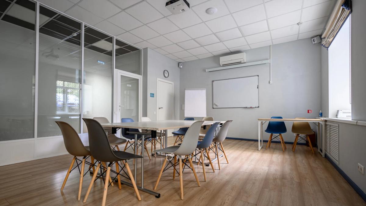 Стеклянный зал для переговоров и бизнес - тренингов на Маяковской - Фото №2