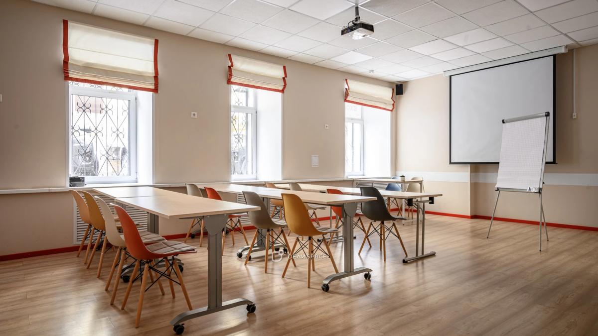 Солнечный зал для мастер-классов, тренингов, лекций на Маяковской - Фото №1