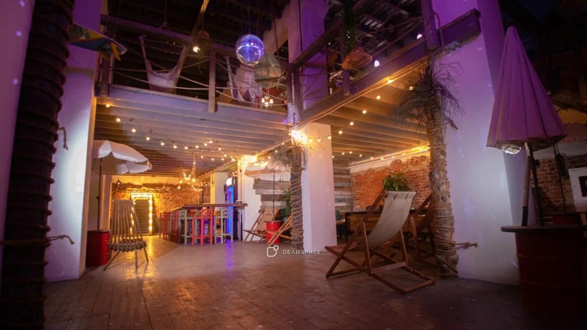 Большой лофт Hawaii House с верандой грилем и кухней на Бауманской - Фото №6