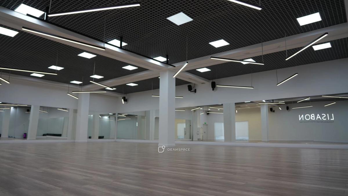 Большой зал 330 кв для танцев и мероприятий на Пражской - Фото №1