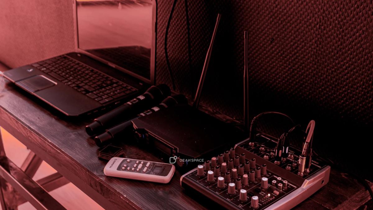 Лофт Cyberpunk с пилоном, караоке и PS 5 на Бауманской - Фото №14