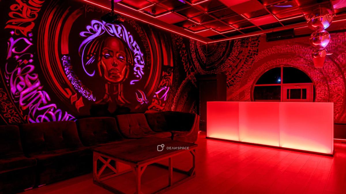 Лофт Cyberpunk с пилоном, караоке и PS 5 на Бауманской - Фото №8