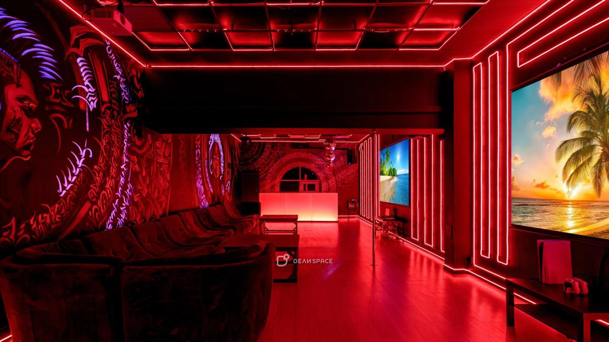 Лофт Cyberpunk с пилоном, караоке и PS 5 на Бауманской - Фото №5