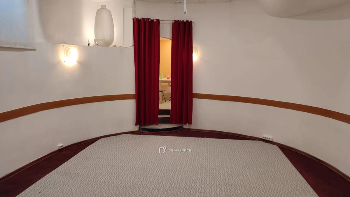 Зал "Овальный" с мини-сценой и кухней для тренингов, семинаров, мастер-классов, деловых и дружеских встреч м. Новослободская - Фото №2