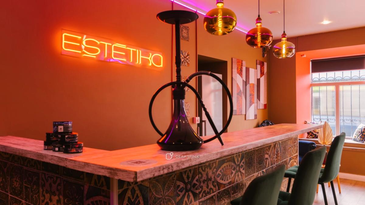 Красочный лофт ESTETIKA с караоке и неоновым освещением у метро Бауманская - Фото №3