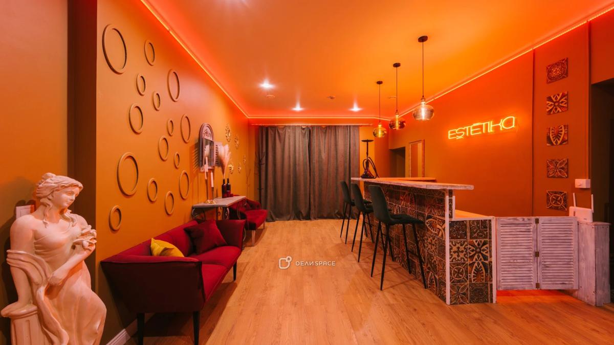 Красочный лофт ESTETIKA с караоке и неоновым освещением у метро Бауманская - Фото №6