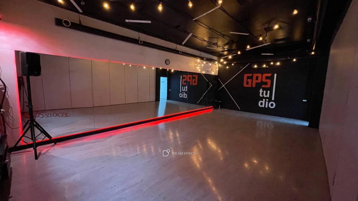 Чёрный зал для танцев 45 м. на Бауманской - Фото №2