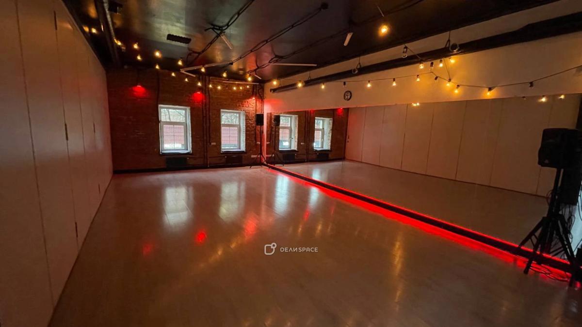 Чёрный зал для танцев 45 м. на Бауманской - Фото №1