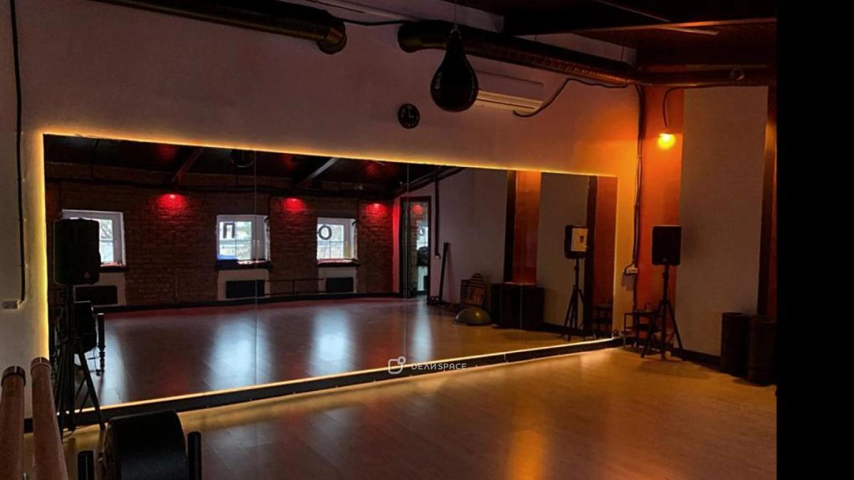 Рыжий зал для танцев и йоги 40 кв.м. на Бауманской - Фото №1