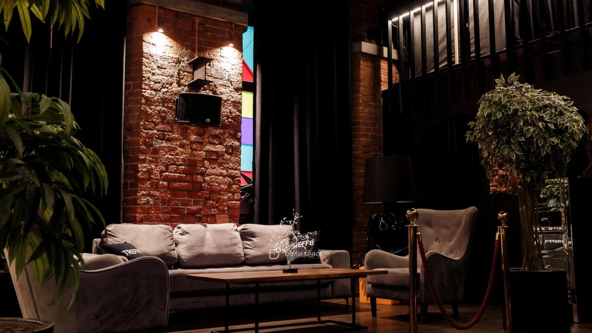 Стильный лофт TREFF8 с парковкой на Курской - Фото №2