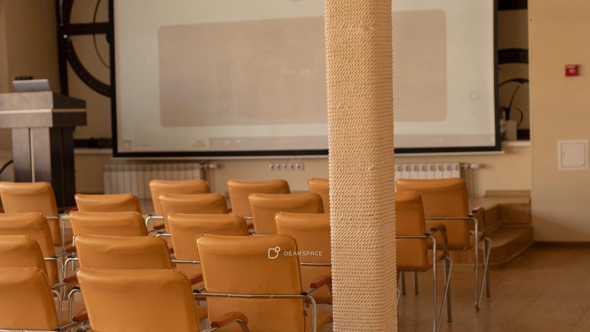 Просторный зал на 200 человек для конференций, лекций и презентаций в Академии Кантаты - Фото №2