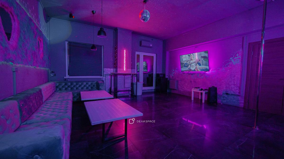 Неоновый лофт GLAMOUR с верандой и пилоном на Римской - Фото №5