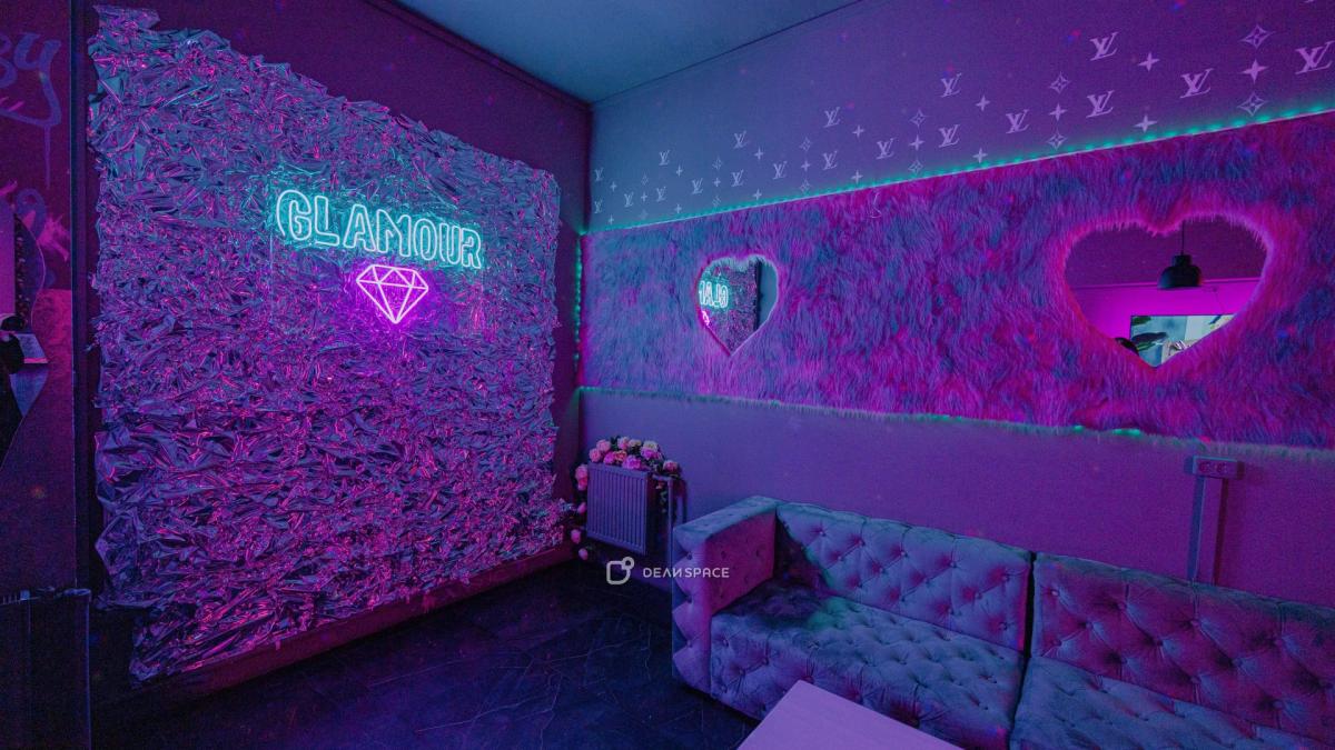 Неоновый лофт GLAMOUR с верандой и пилоном на Римской - Фото №6