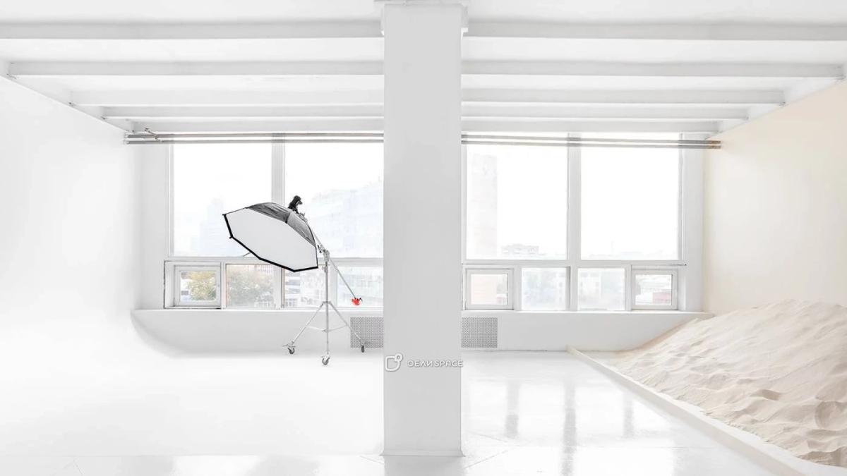 Фотозал Hot Yellow с циклорамой и зоной с песком на Электрозаводской - Фото №2