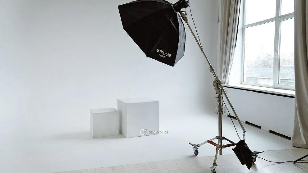 Зал для фотосессий "White" на Елизаровской - Фото №1