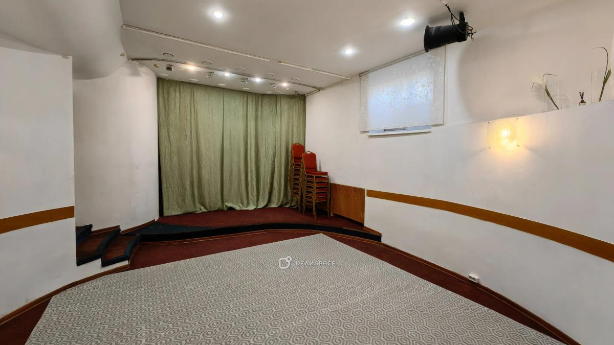 Зал "Овальный" с мини-сценой и кухней для тренингов, семинаров, мастер-классов, деловых и дружеских встреч м. Новослободская - Фото №4