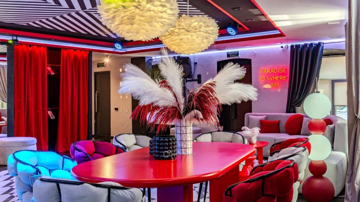 Лофт "Марти" черно-белая геометрия с футуристичным красным - Фото №2