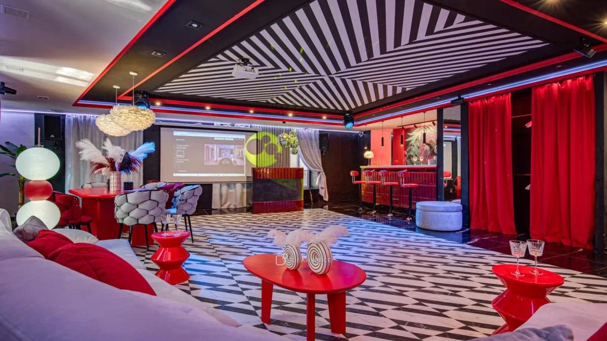 Лофт "Марти" черно-белая геометрия с футуристичным красным - Фото №3