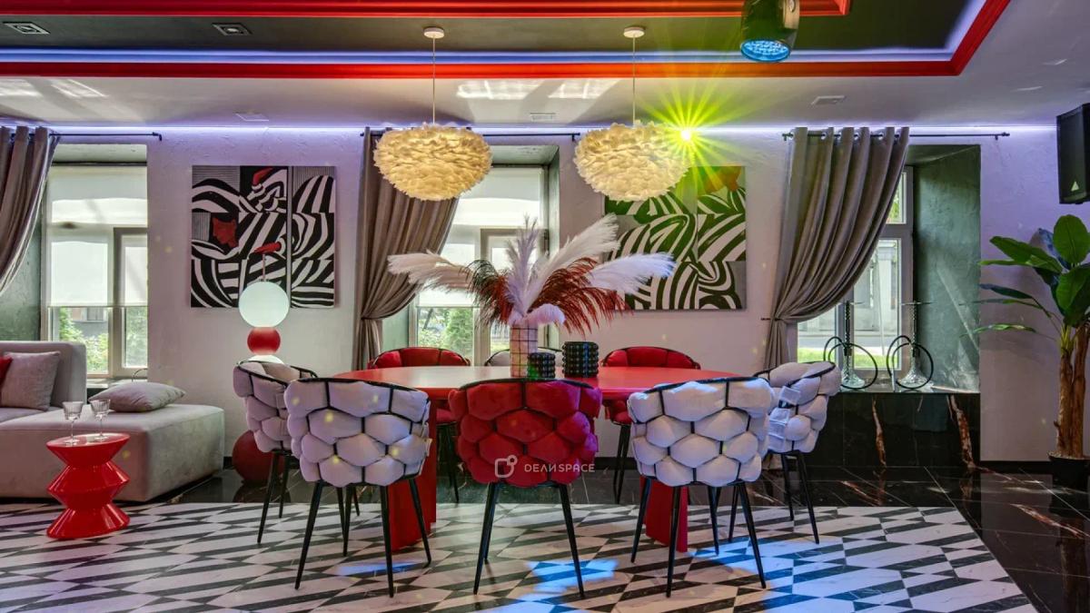 Лофт "Марти" черно-белая геометрия с футуристичным красным - Фото №4