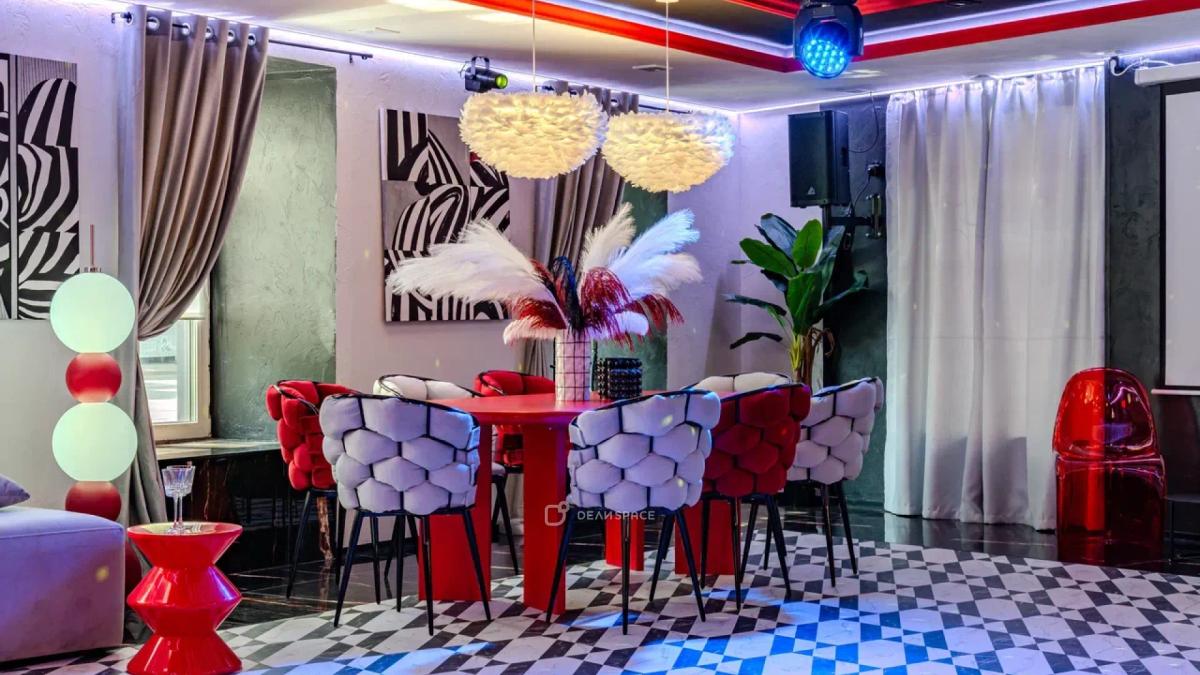 Лофт "Марти" черно-белая геометрия с футуристичным красным - Фото №7