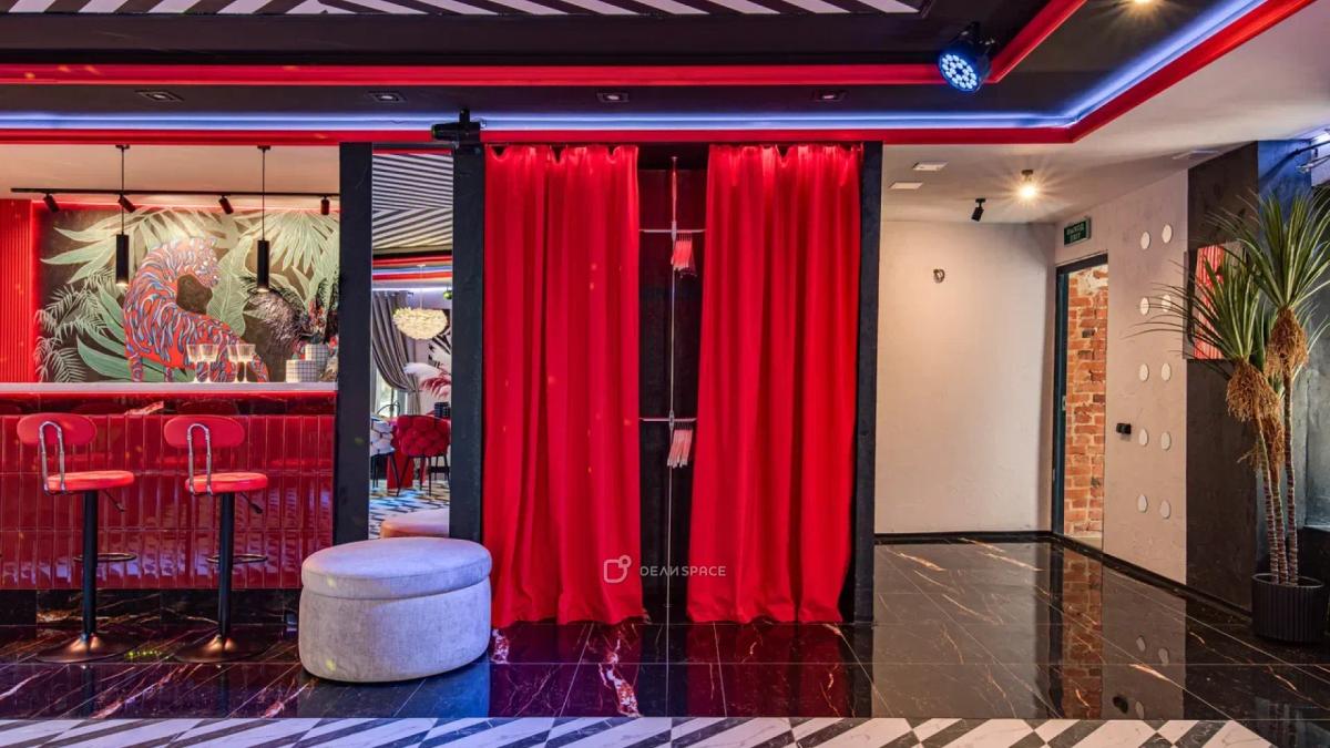 Лофт "Марти" черно-белая геометрия с футуристичным красным - Фото №8