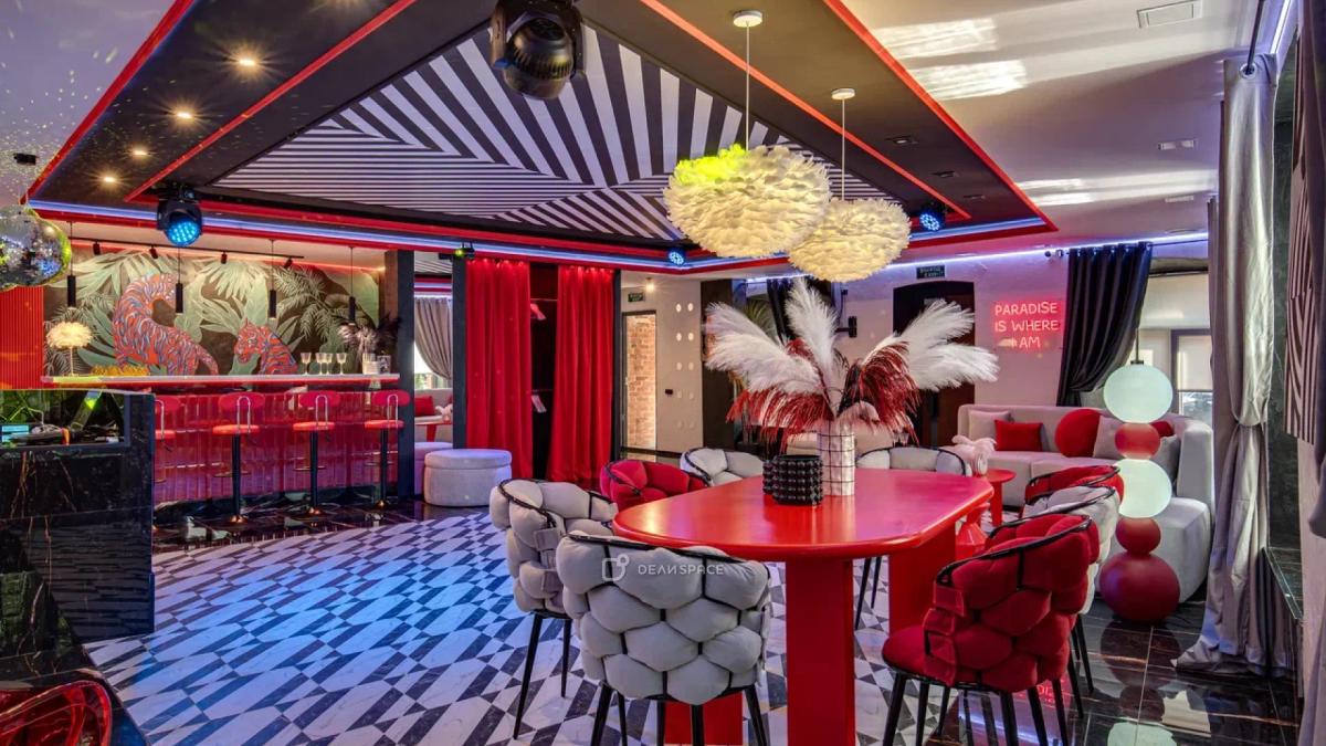 Лофт "Марти" черно-белая геометрия с футуристичным красным - Фото №10