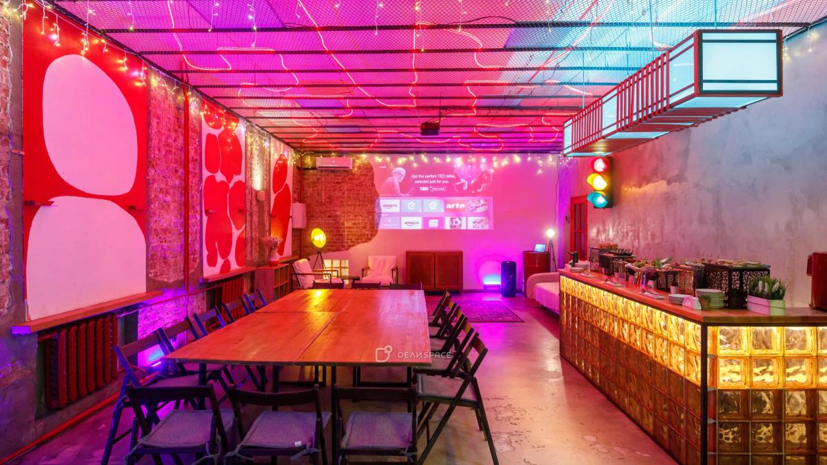 Неоновый лофт для мероприятий в центре Москвы - Фото №5