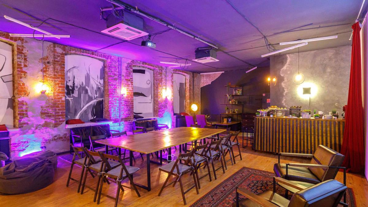 Кирпичный лофт с камином в центре Москвы - Фото №3