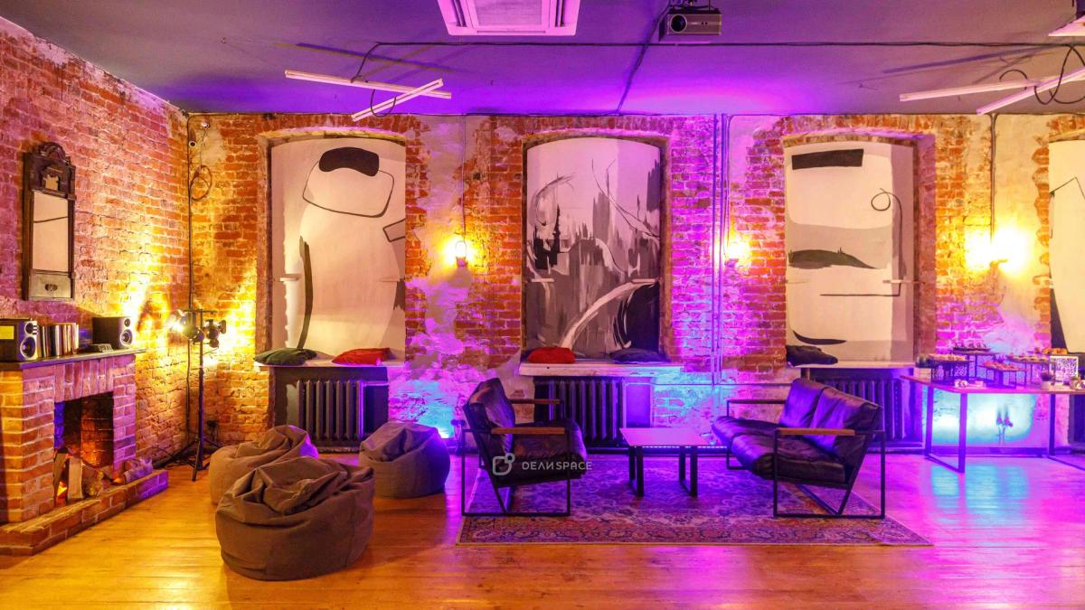 Кирпичный лофт с камином в центре Москвы - Фото №4