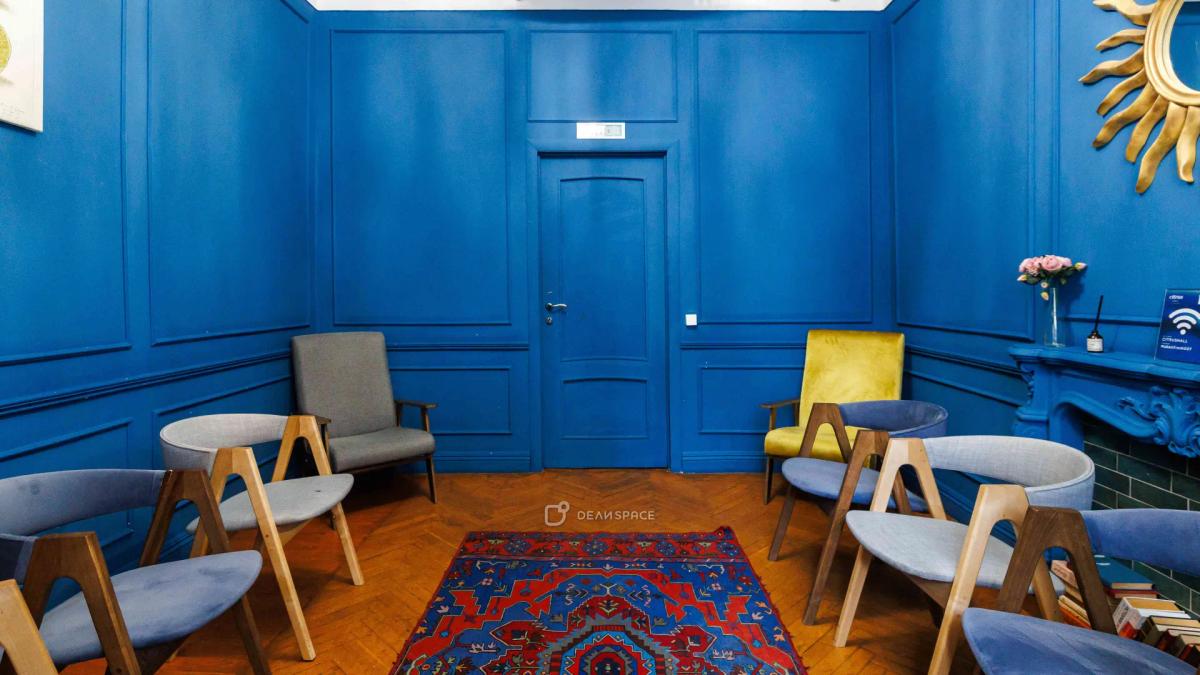 Красивый кабинет для тренингов в центре Москвы - Фото №4