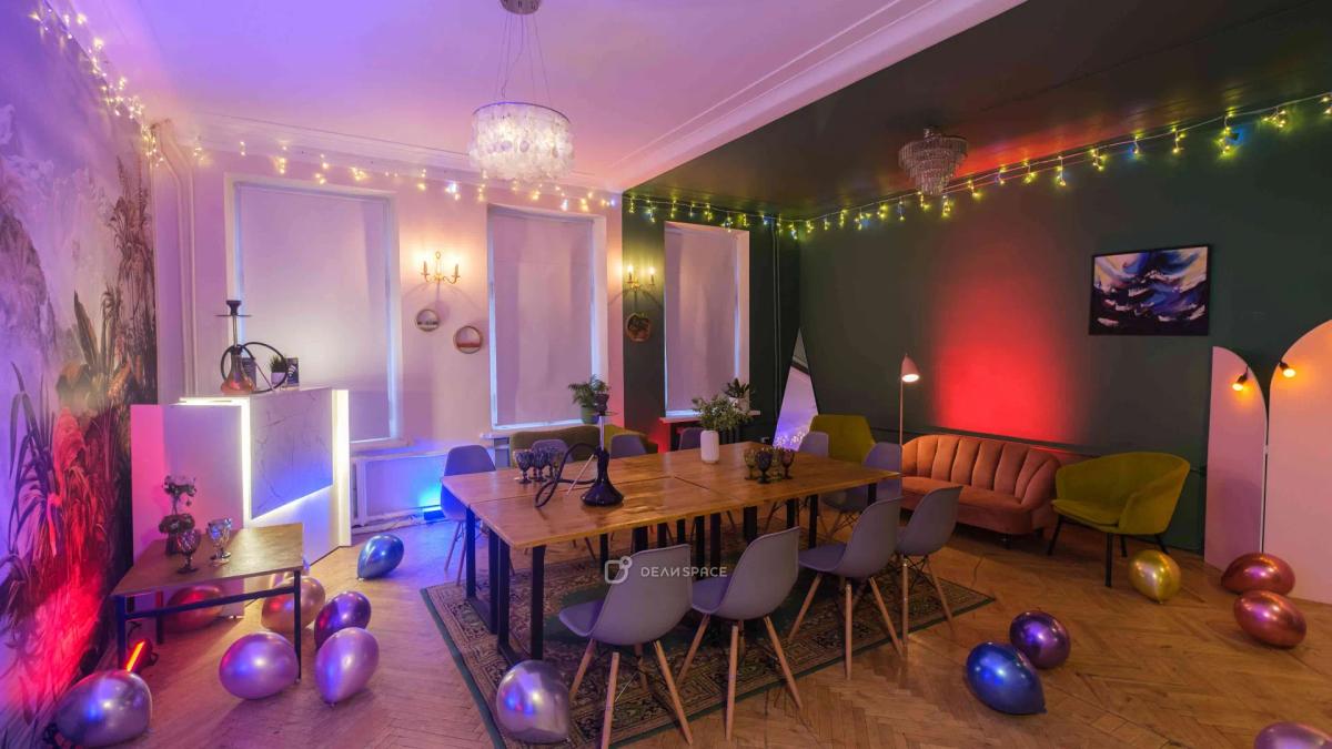 Зеленый лофт с фламинго  в центре Москвы - Фото №1