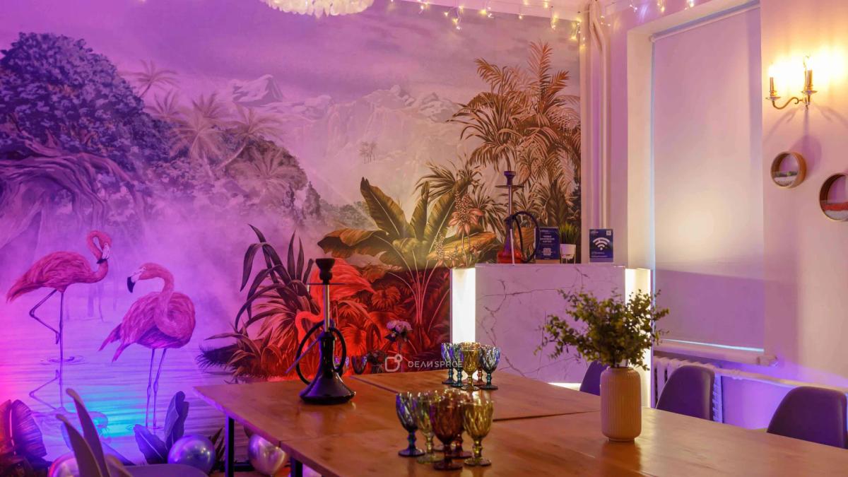 Зеленый лофт с фламинго  в центре Москвы - Фото №2