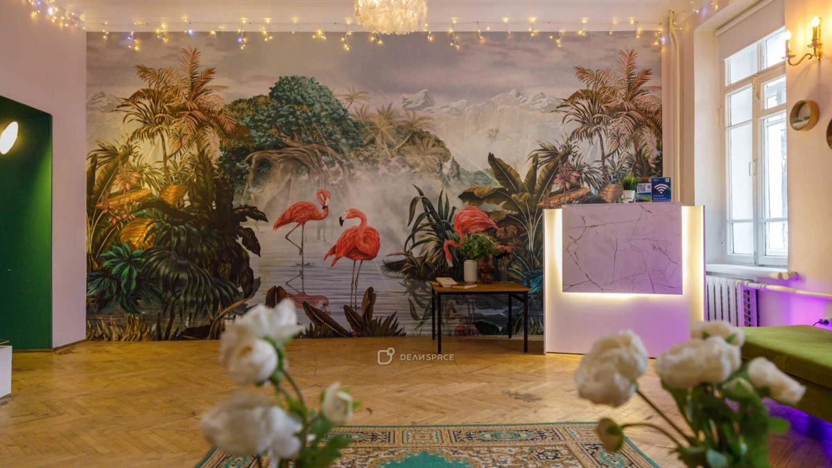 Зеленый лофт с фламинго  в центре Москвы - Фото №3