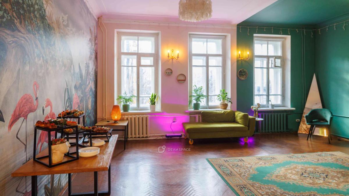 Зеленый лофт с фламинго  в центре Москвы - Фото №6