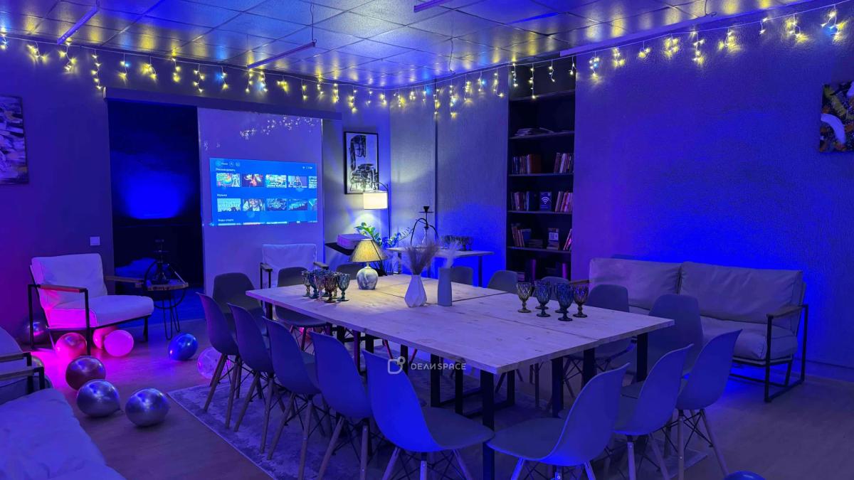 Монохромный лофт в центре Москвы - Фото №1