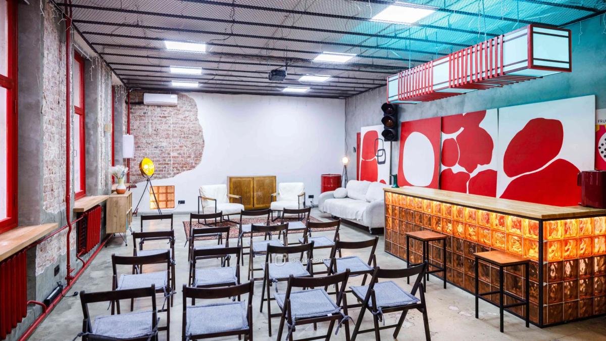 Неоновый лофт для бизнес-мероприятий в центре Москвы - Фото №1