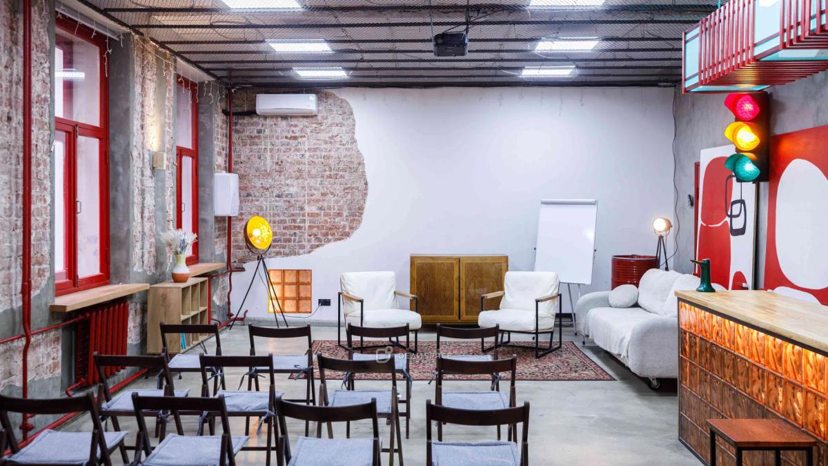 Неоновый лофт для бизнес-мероприятий в центре Москвы - Фото №3