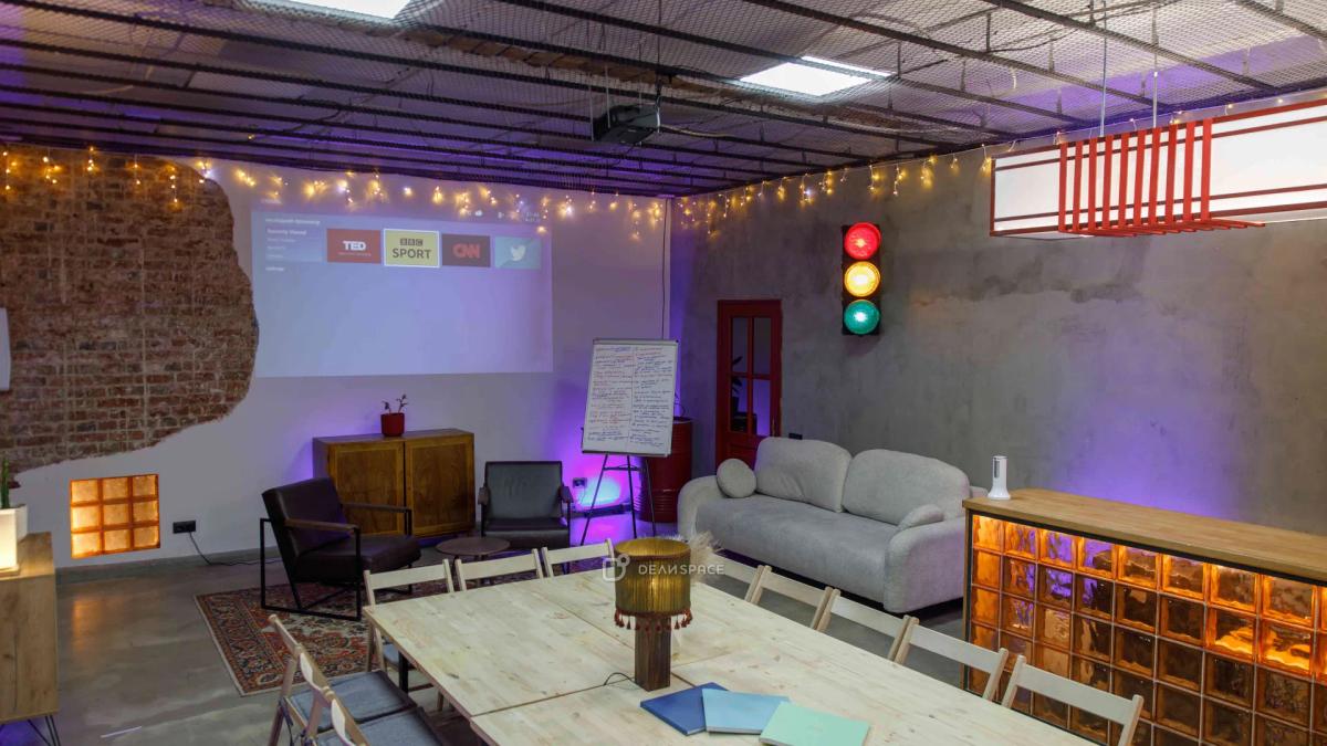 Неоновый лофт для бизнес-мероприятий в центре Москвы - Фото №9