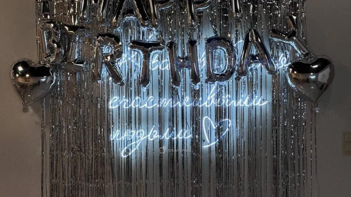 Classic - элегантный лофт в классическом стиле с акцентным освещением, диско‑шаром и караоке - Фото №13