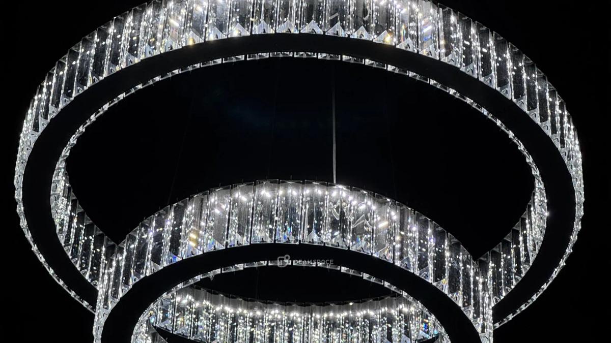 Classic - элегантный лофт в классическом стиле с акцентным освещением, диско‑шаром и караоке - Фото №10