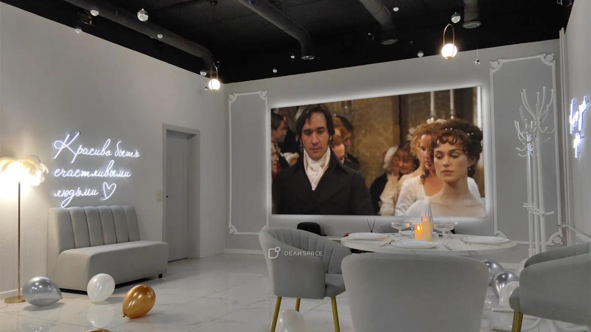 Classic - элегантный лофт в классическом стиле с акцентным освещением, диско‑шаром и караоке - Фото №1