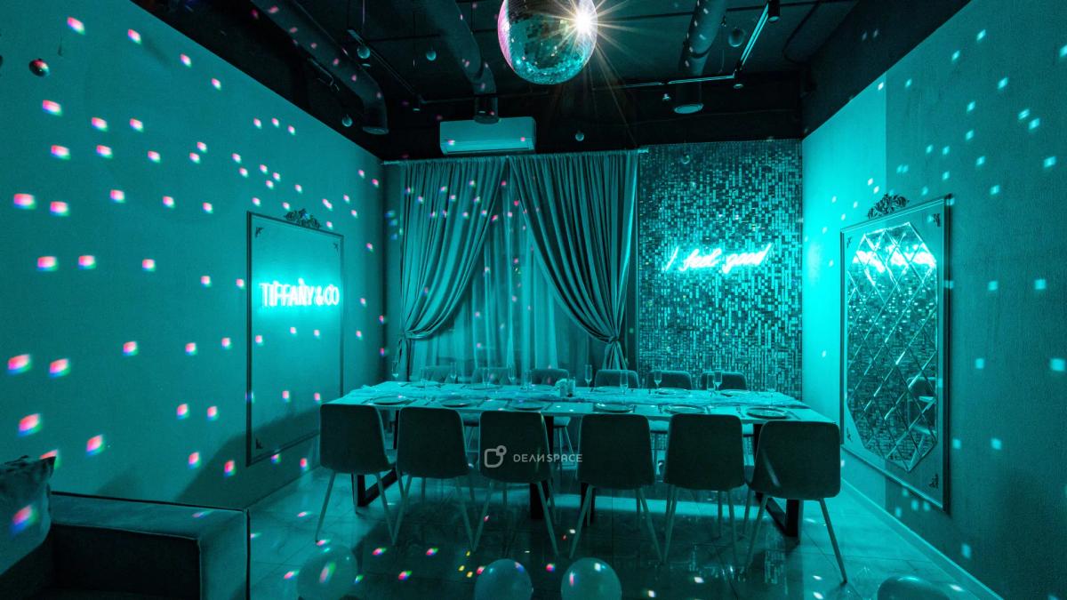 Tiffany - изысканный лофт с мебелью, светомузыкой, караоке и диско-шаром - Фото №6