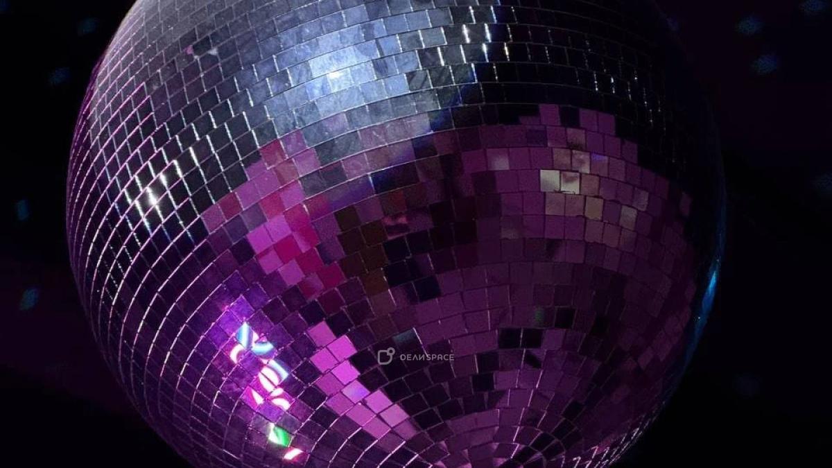 Dance - яркий и современный лофт с фотозоной с неоном, караоке и диско-шаром - Фото №10