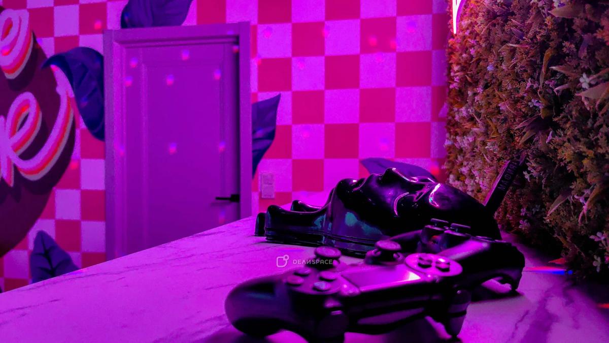 Dance - яркий и современный лофт с фотозоной с неоном, караоке и диско-шаром - Фото №9