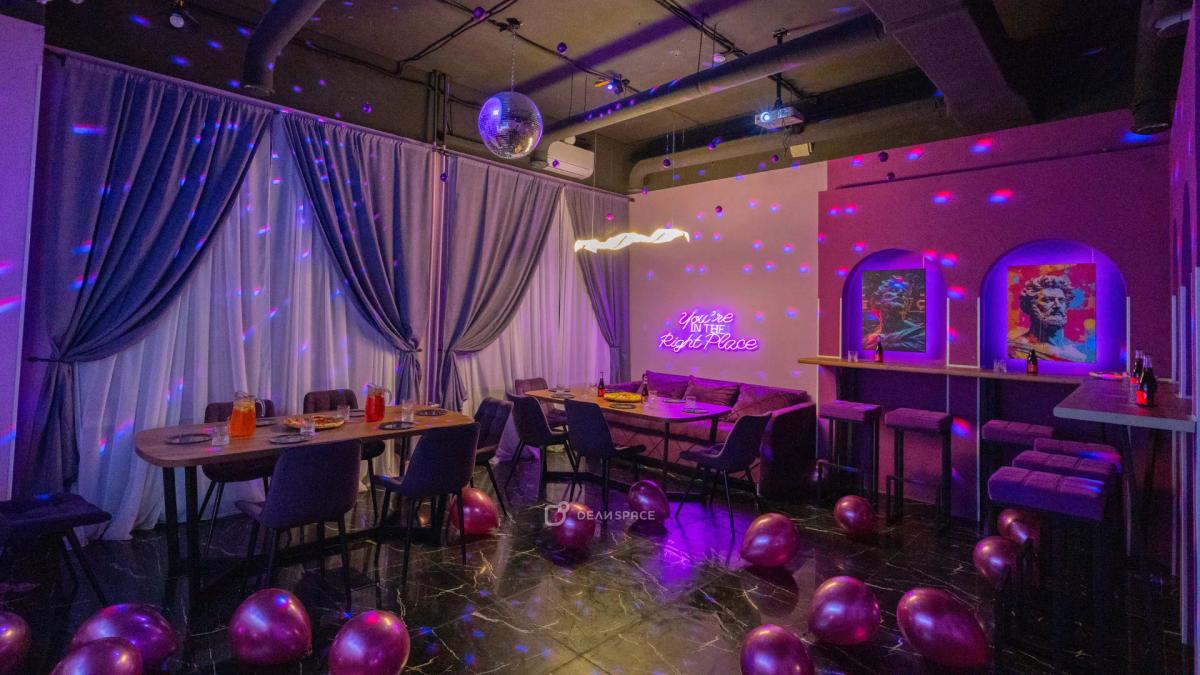 Classic и Dreams - лофт с двумя залами с объемным профессиональным звуком, караоке и фотозоной и с неоном - Фото №1
