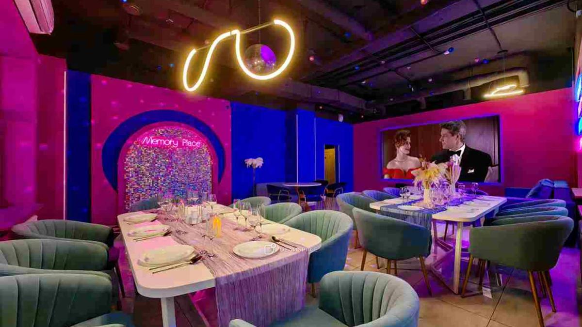 Банкетный зал Memory с караоке, большим экраном, фотозоной с неоном и сценой на Нижегородской - Фото №1