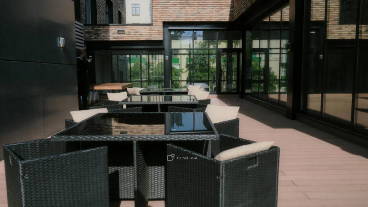 Лoфт 100 кв.м с панорамными окнами и верандой в центре Москвы - Фото №1