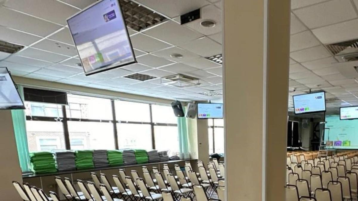 Просторный зал на 200 человек для конференций, лекций и презентаций в Академии Кантаты - Фото №5